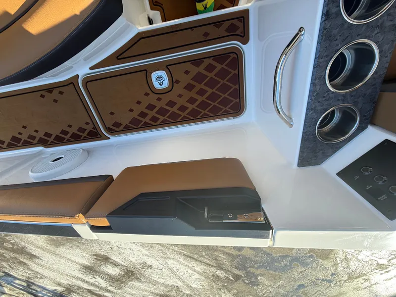 Slide: The Image of Cobalt R31 Surf 2026 - 633