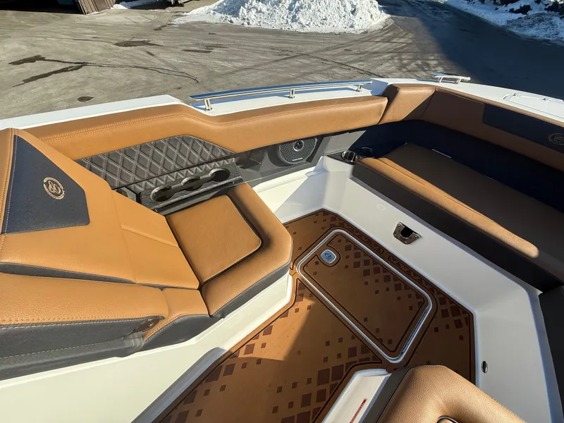 Slide: The Image of Cobalt R31 Surf 2026 - 700