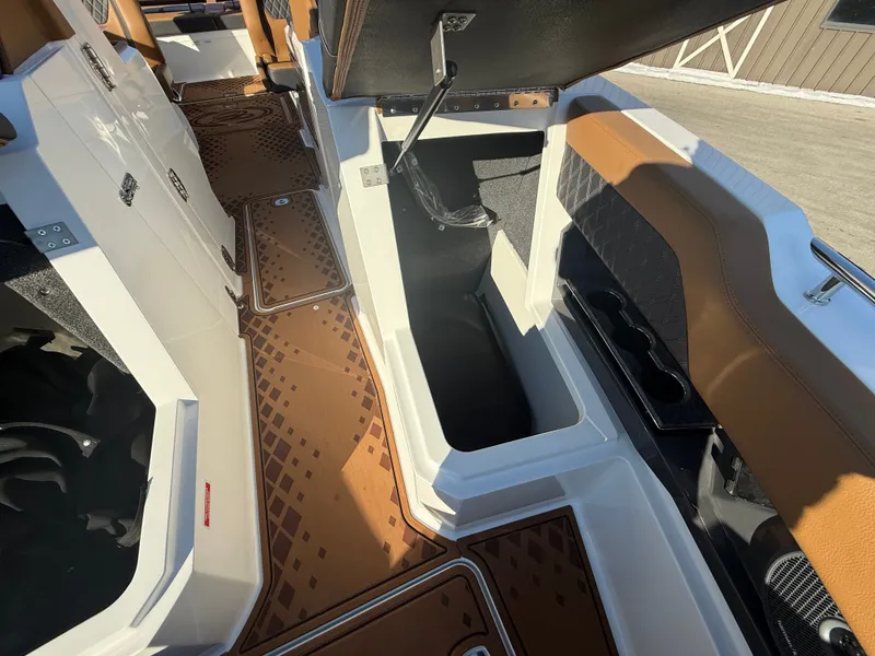 Slide: The Image of Cobalt R31 Surf 2026 - 705