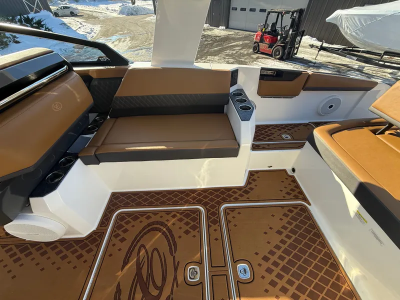 Slide: The Image of Cobalt R31 Surf 2026 - 685