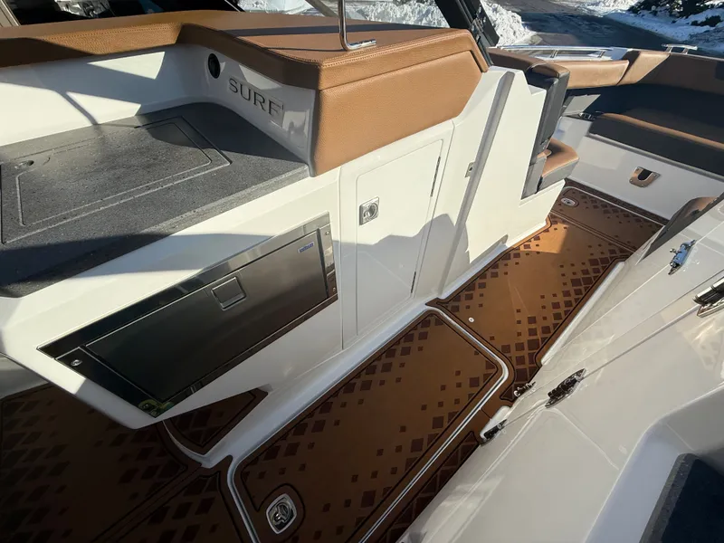 Slide: The Image of Cobalt R31 Surf 2026 - 699