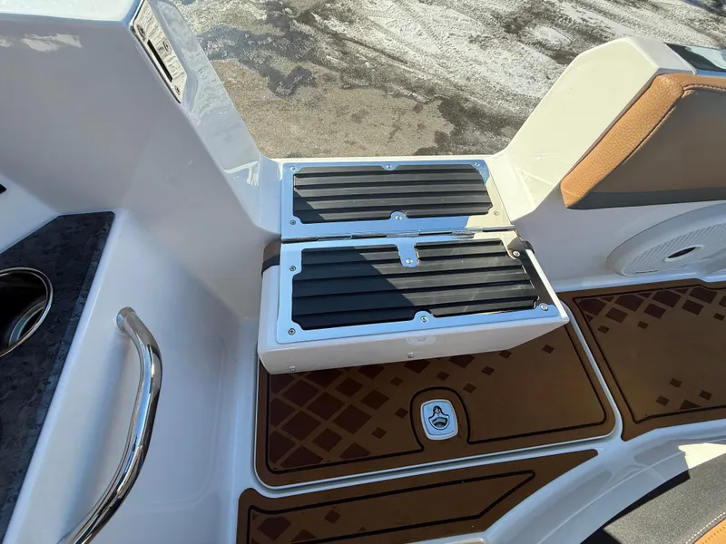 Slide: The Image of Cobalt R31 Surf 2026 - 730