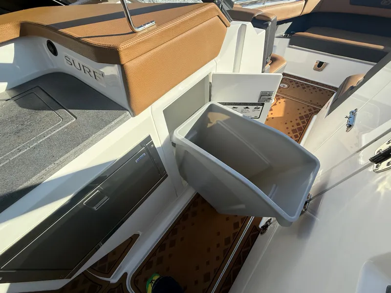 Slide: The Image of Cobalt R31 Surf 2026 - 806