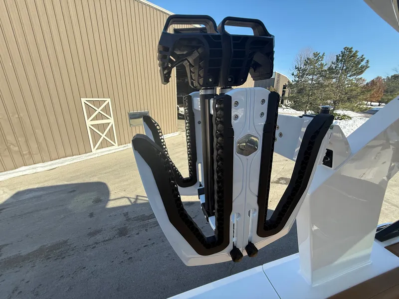 Slide: The Image of Cobalt R31 Surf 2026 - 839