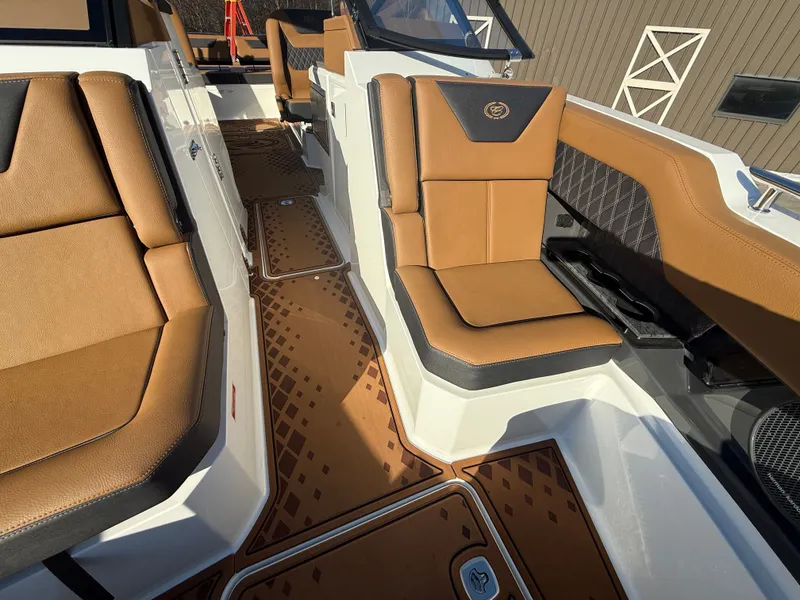 Slide: The Image of Cobalt R31 Surf 2026 - 866