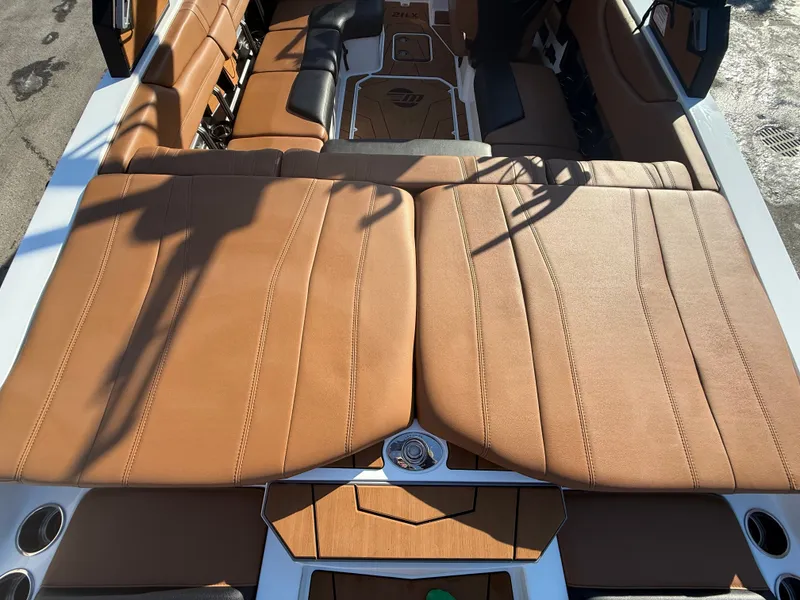 Slide: The Image of Malibu Wakesetter 21 LX 2026 - 795