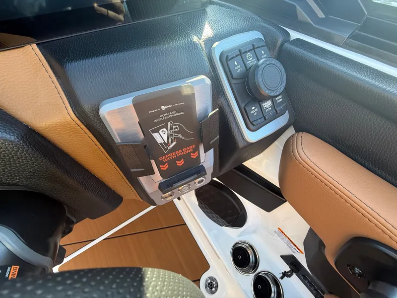 Slide: The Image of Malibu Wakesetter 21 LX 2026 - 981