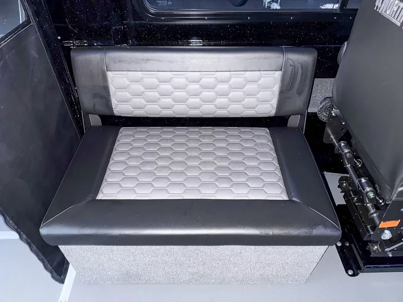 Slide: The Image of North River 25 Seahawk Fastback 2026 - 15