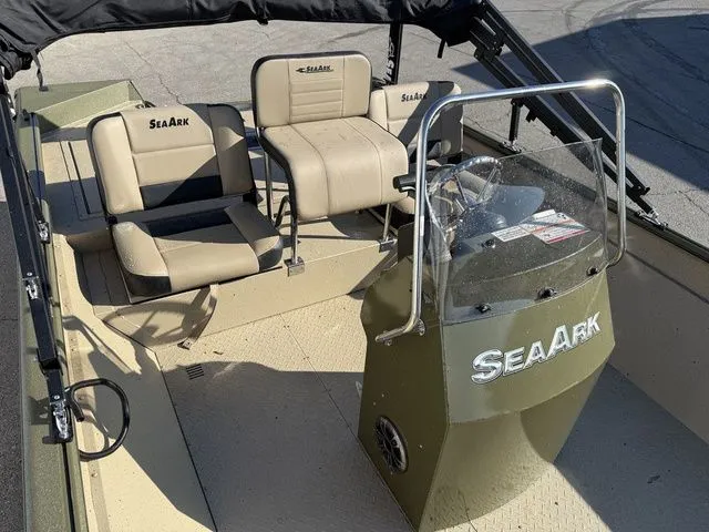 Slide: The Image of SeaArk Phantom 24XV CC 2026 - 10