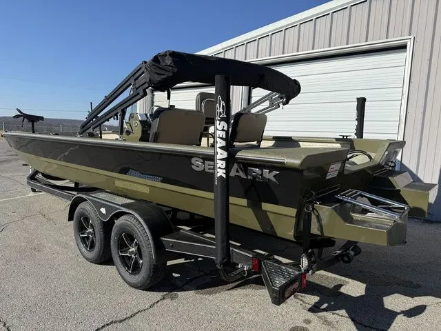 Slide: The Image of SeaArk Phantom 24XV CC 2026 - 2