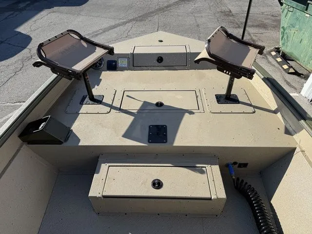 Slide: The Image of SeaArk Phantom 24XV CC 2026 - 6