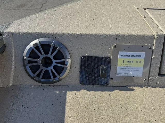 Slide: The Image of SeaArk Phantom 24XV CC 2026 - 7