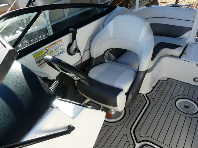 Slide: The Image of Hurricane SunDeck 2486 OB 2019 - 6