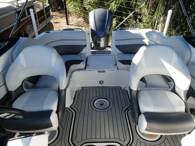 Slide: The Image of Hurricane SunDeck 2486 OB 2019 - 8