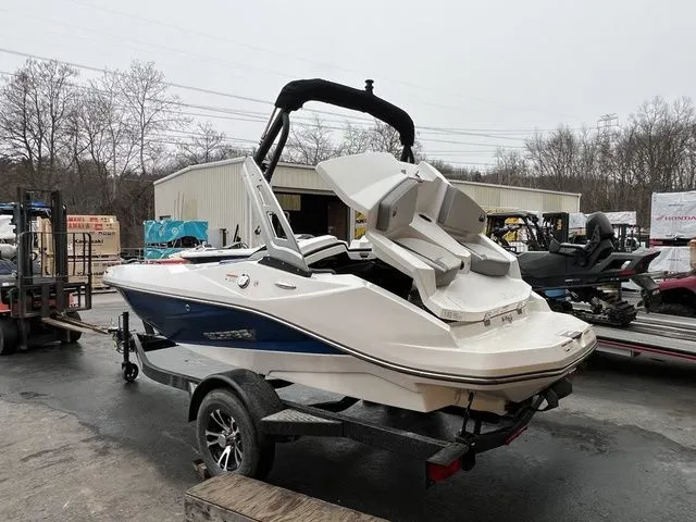 Slide: The Image of Scarab 165 SE 2025 - 15