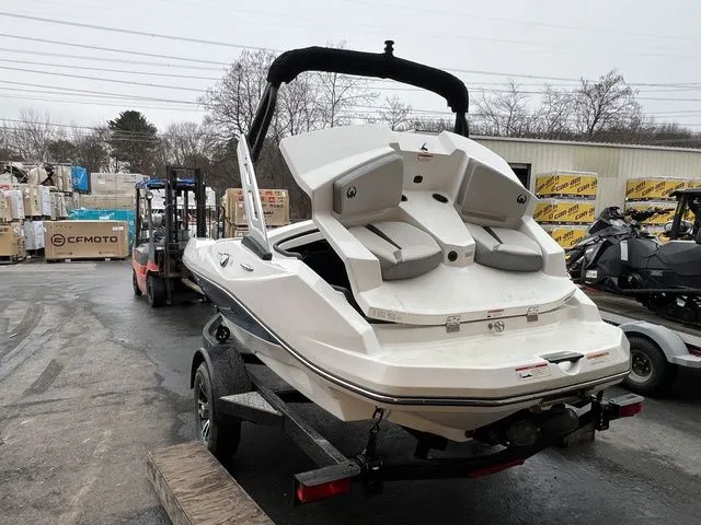 Slide: The Image of Scarab 165 SE 2025 - 16