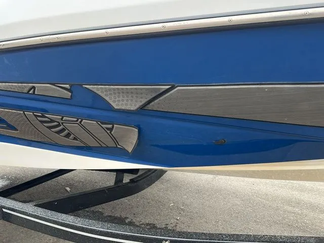 Slide: The Image of Scarab 165 SE 2025 - 6