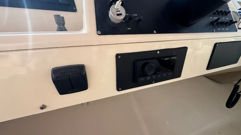 Slide: The Image of Flybridge Upper Helm - 21