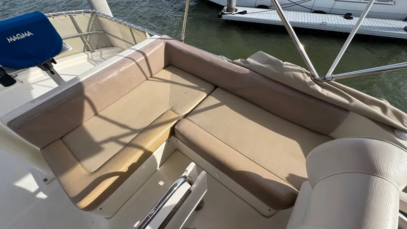 Slide: The Image of Flybridge Settee - 23