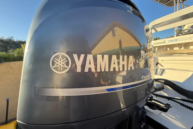 Slide: The Image of Yamaha outboard motor on 2022 Pathfinder 2005 TRS boat, sunny day reflection. - 65