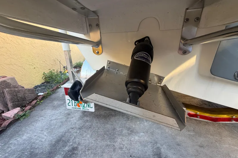 Slide: The Image of Pathfinder 2005 TRS boat with trim tab and hydraulic system, parked on concrete. - 82