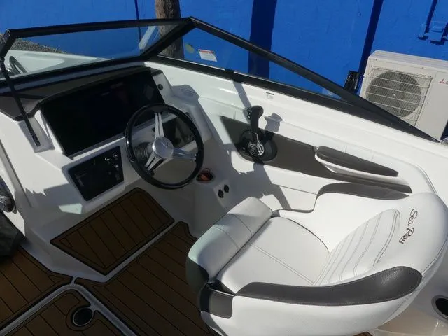 Slide: The Image of Sea Ray SPX 190 2019 - 14