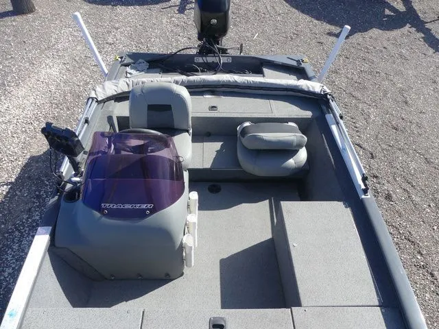 Slide: The Image of Tracker Pro 170 2018 - 15