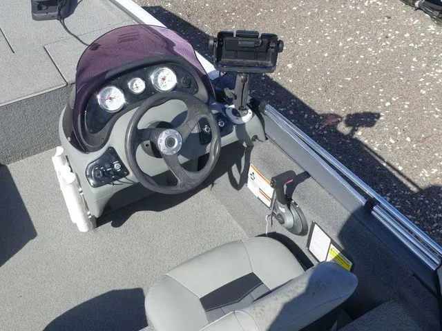 Slide: The Image of Tracker Pro 170 2018 - 17