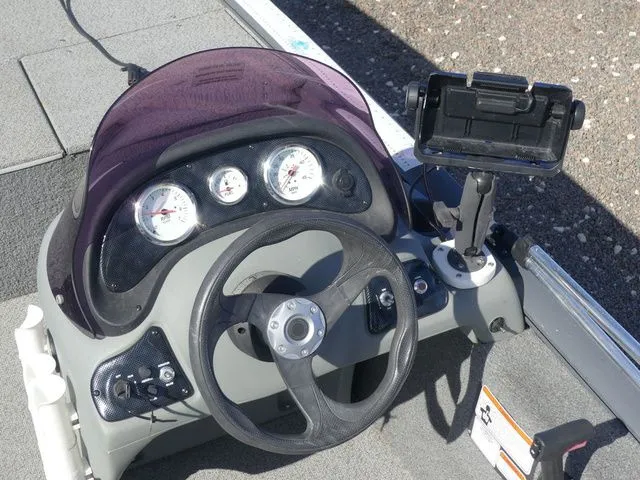 Slide: The Image of Tracker Pro 170 2018 - 18