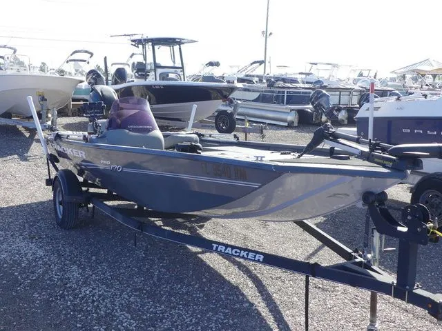 Slide: The Image of Tracker Pro 170 2018 - 3