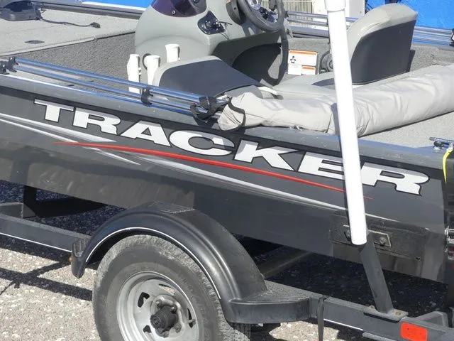 Slide: The Image of Tracker Pro 170 2018 - 7