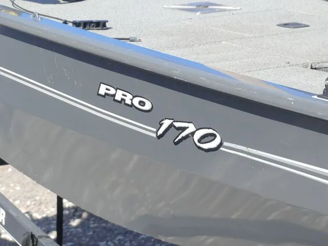 Slide: The Image of Tracker Pro 170 2018 - 8