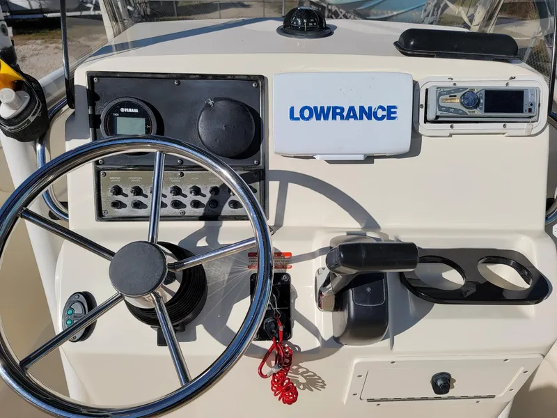 Slide: The Image of Scout 195 Sportfish 2016 - 7