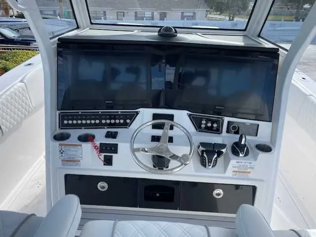 Slide: The Image of Sea Fox 368 Commander 2026 - 8