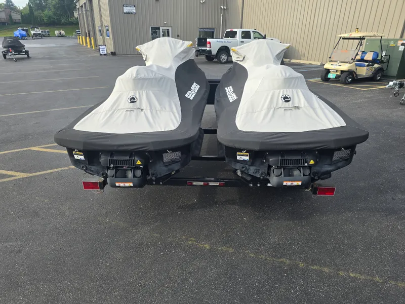 Slide: The Image of Sea-Doo RXT 260 2011 - 10