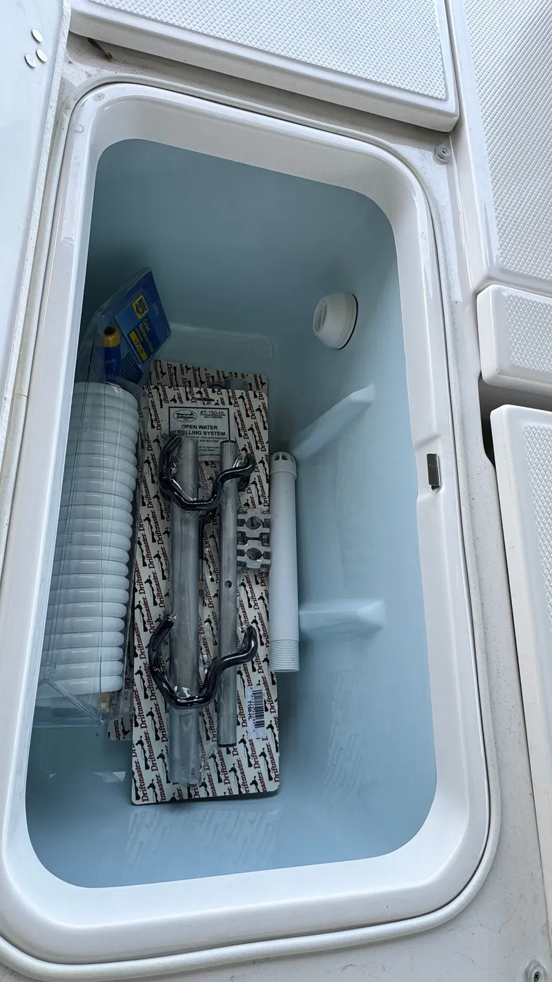 Slide: The Image of Robalo 226 2026 - 18