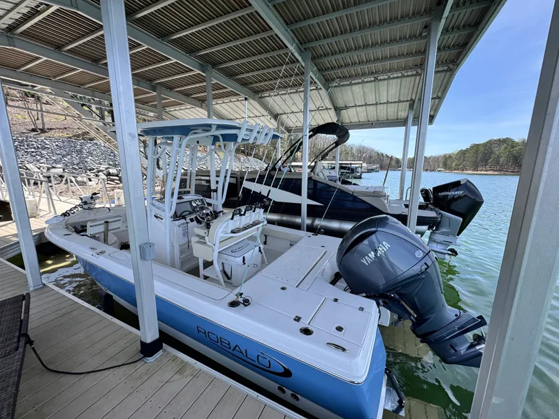 Slide: The Image of Robalo 226 2026 - 22