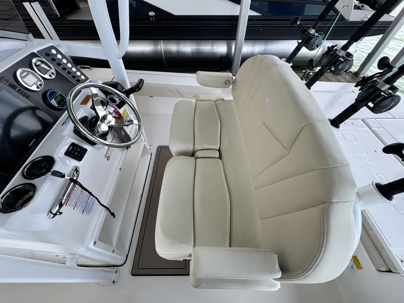 Slide: The Image of Robalo 226 2026 - 23