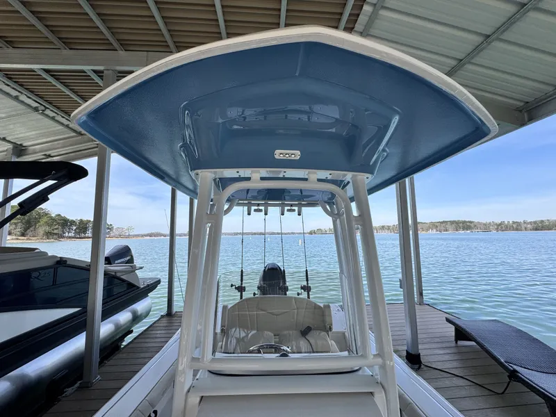 Slide: The Image of Robalo 226 2026 - 35