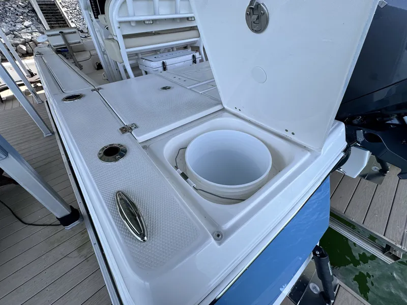 Slide: The Image of Robalo 226 2026 - 8