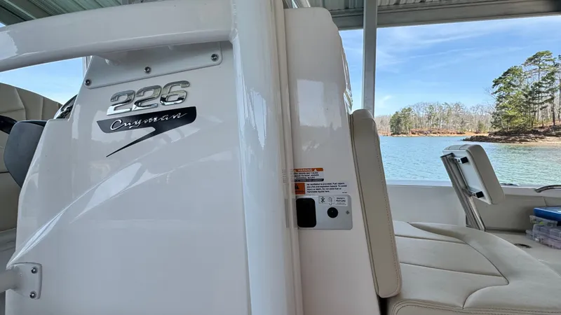 Slide: The Image of Robalo 226 Cayman 2026 - 12