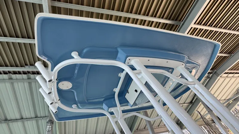 Slide: The Image of Robalo 226 Cayman 2026 - 13