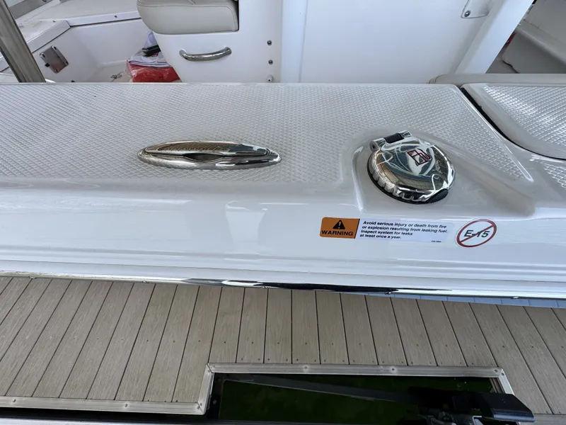 Slide: The Image of Robalo 226 Cayman 2026 - 17