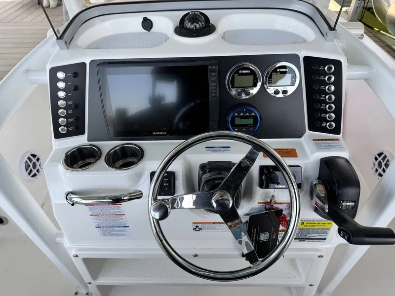 Slide: The Image of Robalo 226 Cayman 2026 - 28