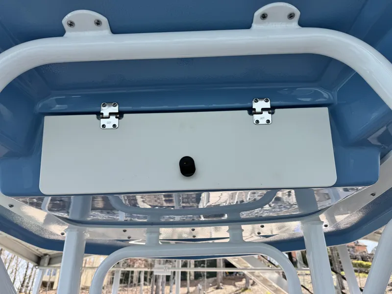 Slide: The Image of Robalo 226 Cayman 2026 - 29