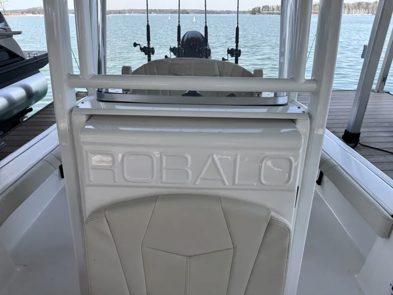 Slide: The Image of Robalo 226 Cayman 2026 - 34