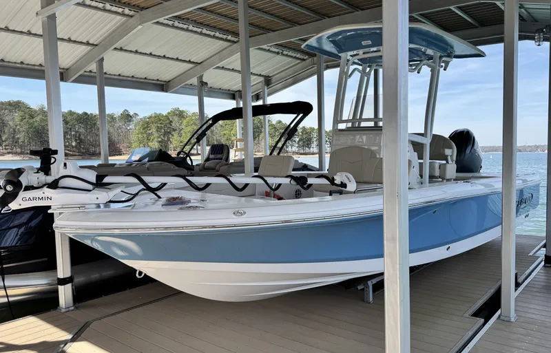 Slide: The Image of Robalo 226 Cayman 2026 - 4