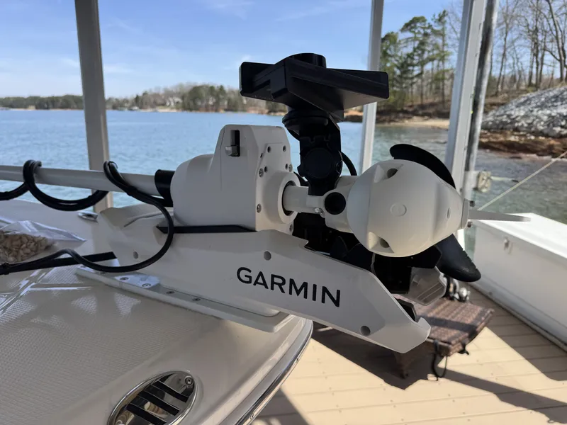 Slide: The Image of Robalo 226 Cayman 2026 - 5