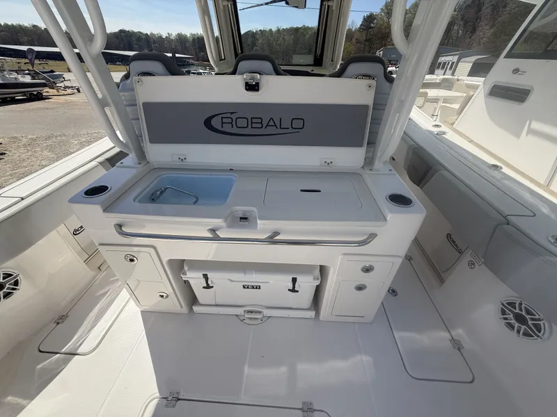 Slide: The Image of 2026 Robalo R300 Center Console with modern amenities. - 5