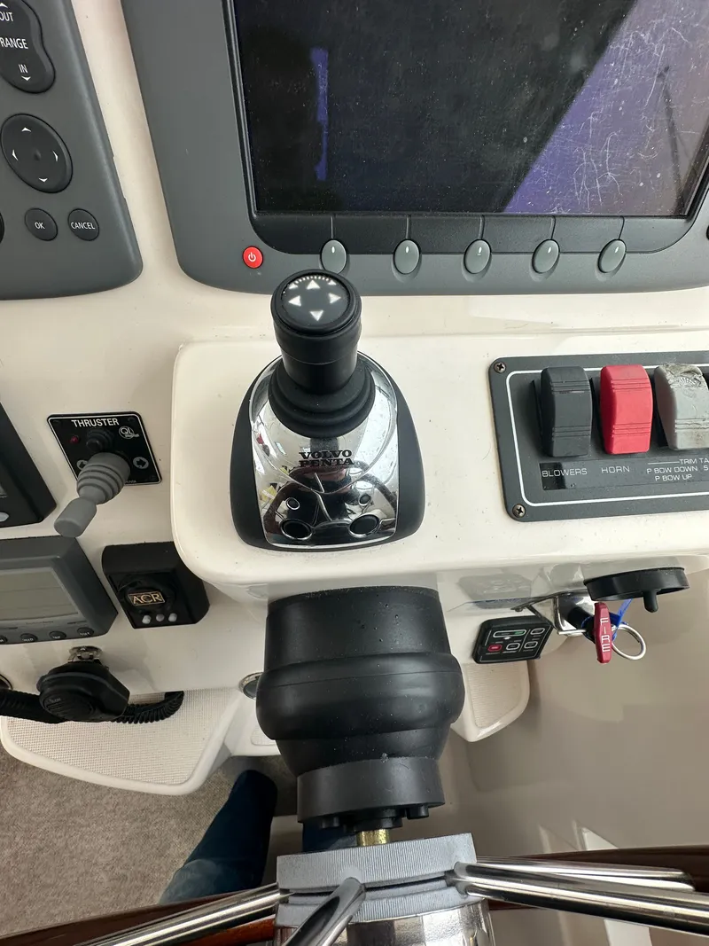 Slide: The Image of Tiara Sovran 4300 2007 - 27